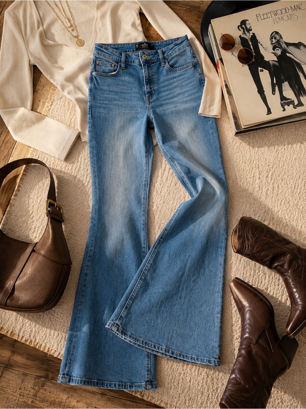 Hollister High-Rise Flare Jeans Sz 12 Y2K Bell Bottom Light Wash Slimming